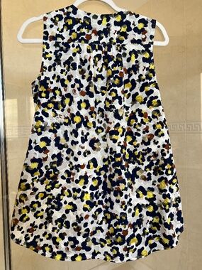 Ladies CABI sleeveless Top size M PERFECT FOR SPRING AND SUMMER
